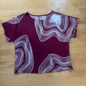 SHEIN Maroon and White Swirl Short Sleeve Top